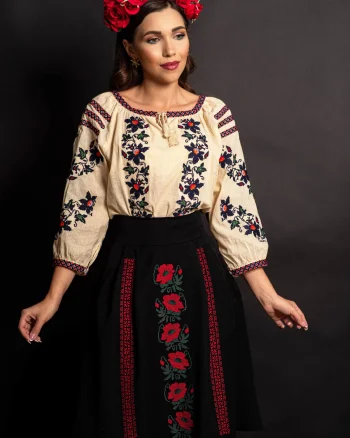 Fusta dama neagra in clos cu maci rosii brodati
