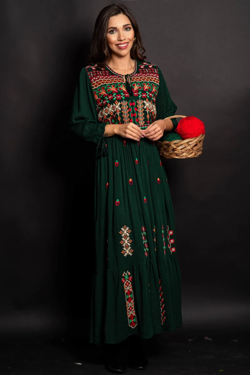 Rochie traditionala verde cu motive florale Gradina Stramosilor