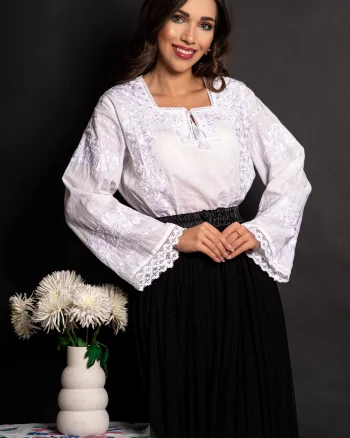 Ie bucovineana alba din bumbac Panseluta cu broderie florala