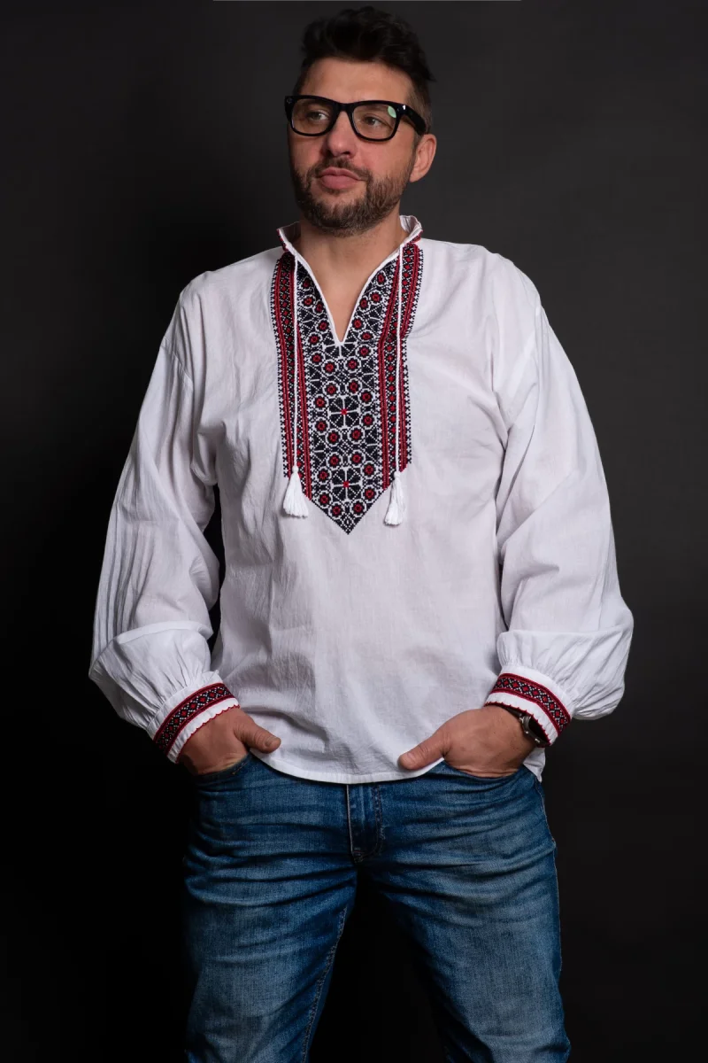 Ie traditionala barbateasca Sebastian brodata cu simbolul crucii