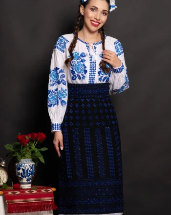 Set catrinta si brau traditional cu broderie albastra si simbolul rombului