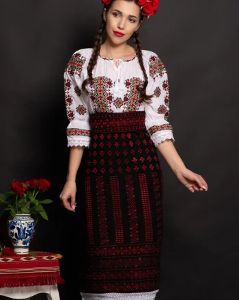 Set catrinta si brau traditional cu broderie rosie si simbolul rombului