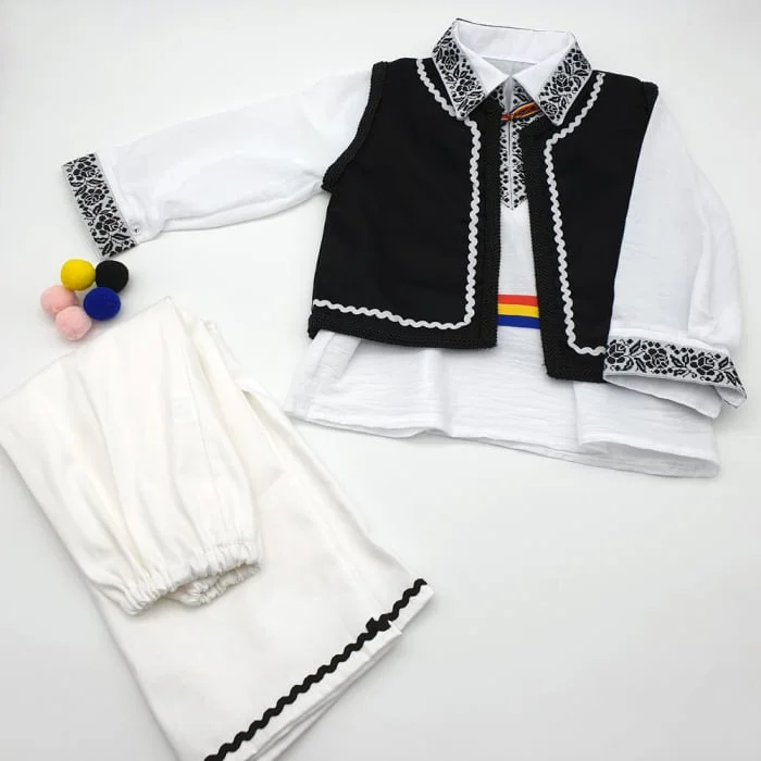 Compleu traditional baietel Remus 2