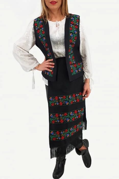 SET Traditional Vesta si 2 Fote brodate cu model traditional 2