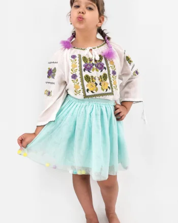 Ie traditionala fetite Clementina
