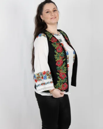 Vesta brodata cu model traditional Cerasela 4