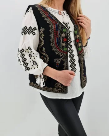 Vesta brodata cu model traditional Angelica 4