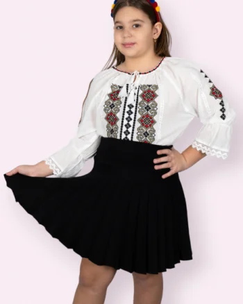 Ie traditionala fetite Amber