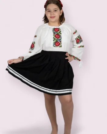 Ie traditionala fetite Eleonora