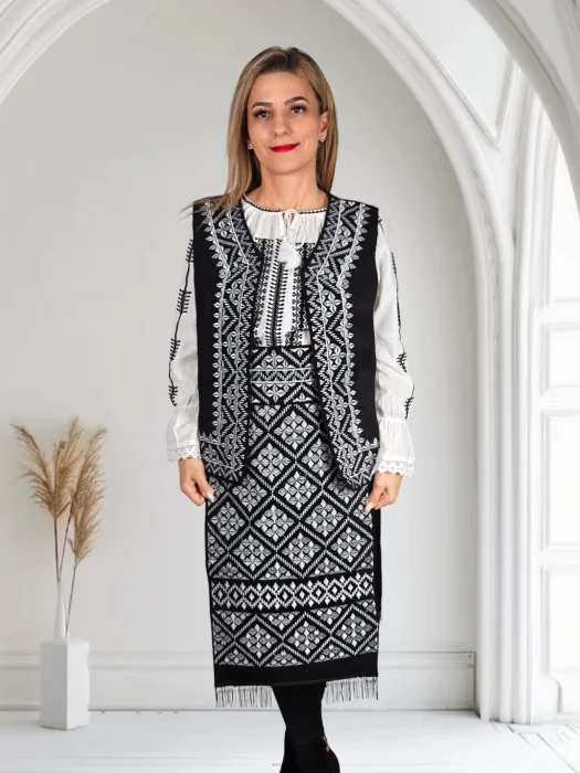 Costum Traditional Vesta, brau si 2 Fote brodate Alina 2