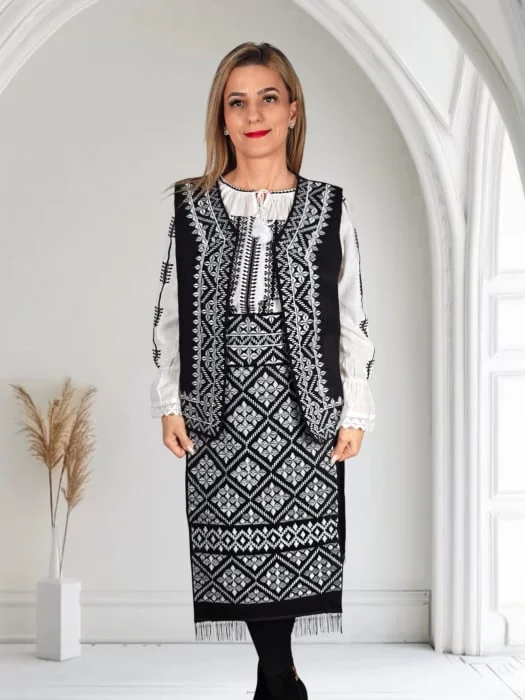 Costum Traditional Vesta, brau si 2 Fote brodate Alina 2