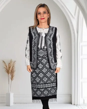 Costum Traditional Vesta, brau si 2 Fote brodate Alina 2