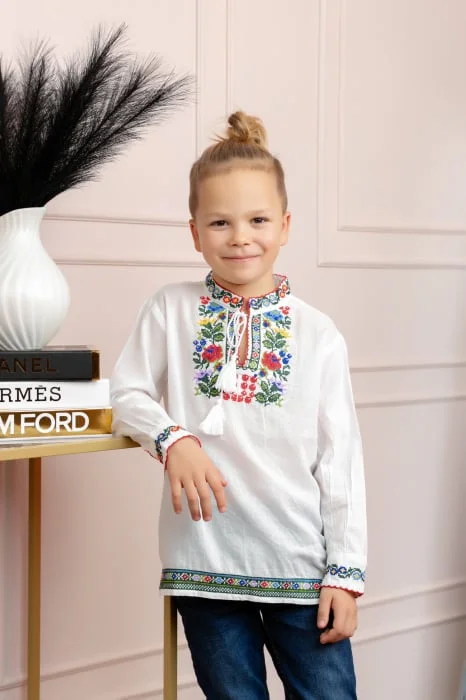Camasa traditionala de baieti alba cu motiv floral multicolor Sebastian