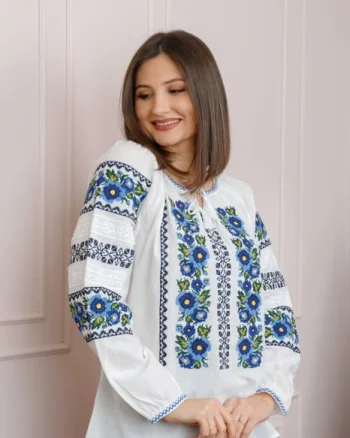 Bluza tip ie alba cu motiv floral albastru Alexandra 01