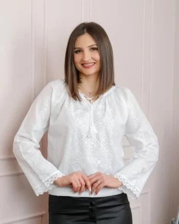 Bluza tip ie alba cu motiv geometric alb Aura