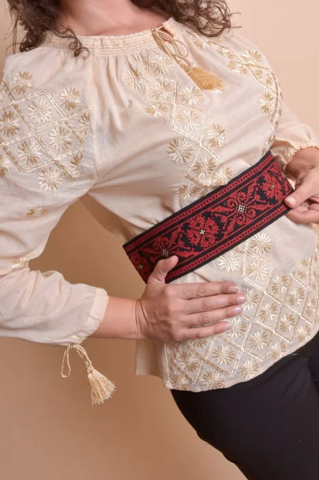 Brau traditional negru cu motiv geometric rosu Ilinca