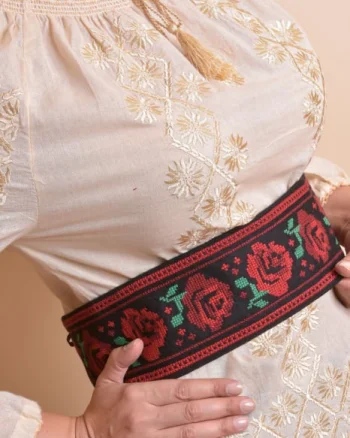 Brau traditional negru cu motiv floral rosu Rodica