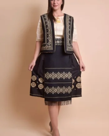 Catrinta traditionala neagra cu broderie geometrica crem Ana