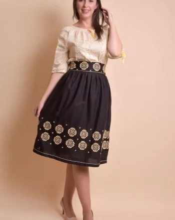 Fusta traditionala neagra cu broderie florala crem Eva 02