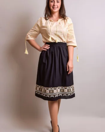 Fusta traditionala neagra cu broderie florala crem Emilia