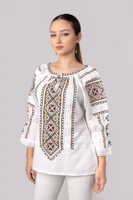 Ie traditionala alba cu motiv geometric crem Paraschiva 03