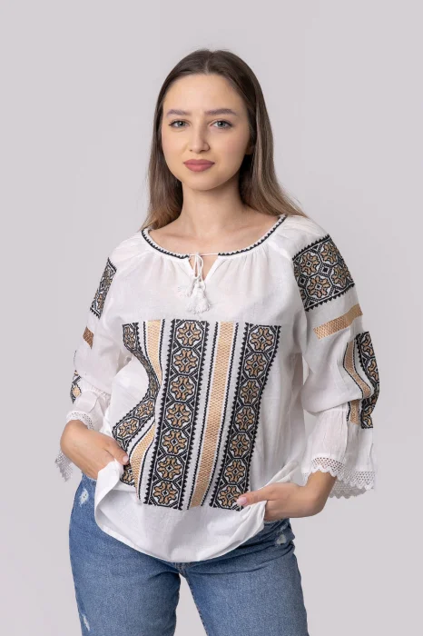 Ie traditionala alba cu motiv geometric auriu Draga 01