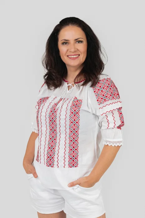 Ie traditionala alba cu motiv geometric rosu Anemona