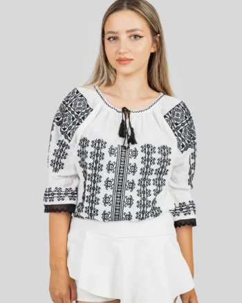 Ie traditionala alba cu motiv geometric negru Dumitra