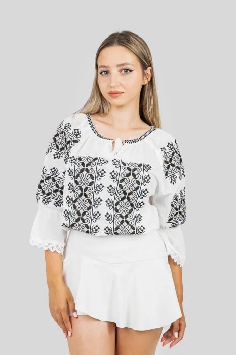Ie traditionala alba cu motiv geometric negru Aniela 02