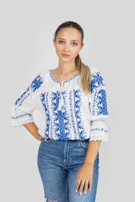 Ie traditionala alba cu motiv geometric albastru Despina 03