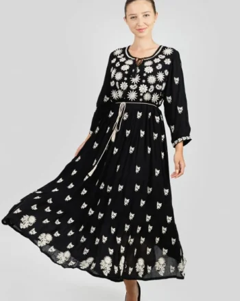 Rochie traditionala maxi neagra cu motiv floral bej Ilona 01