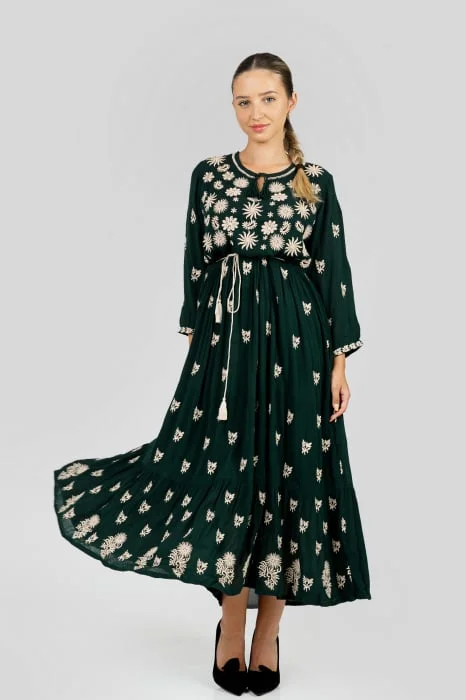Rochie traditionala maxi verde cu motiv floral auriu Ilona 02