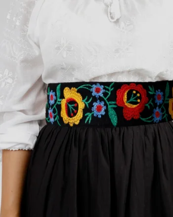 Brau traditional negru cu motiv floral multicolor Flavia 02