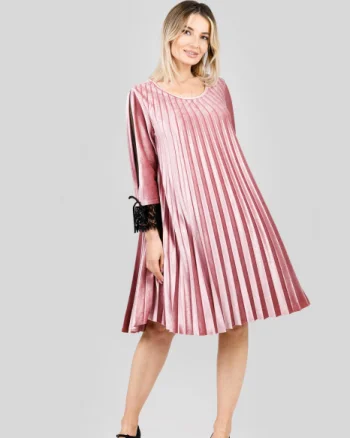 Rochie plisata roz pudrat din catifea cu insertie de dantela