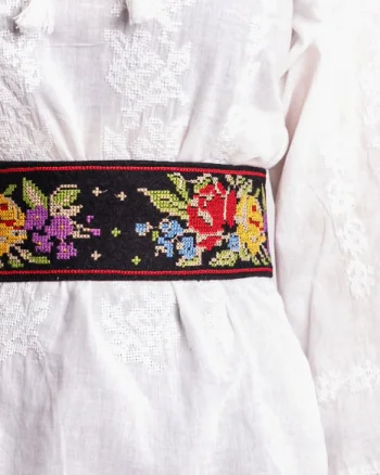 Brau traditional negru cu motiv floral multicolor Beatrice 03