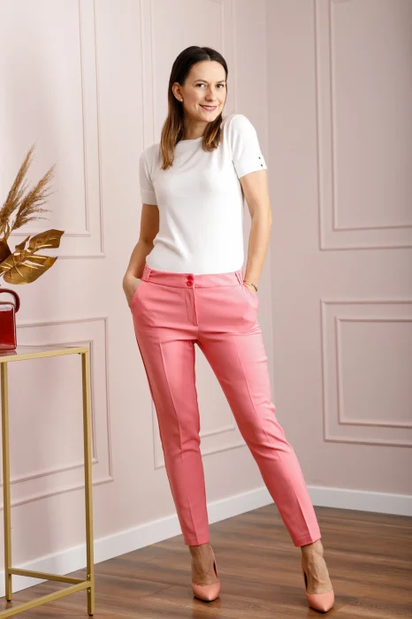 Pantaloni eleganti roz cu buzunare functionale