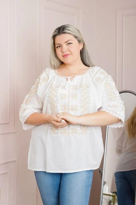 Ie traditionala alba cu motiv geometric auriu Miriam 02