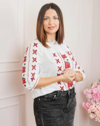 Ie traditionala alba cu motiv floral rosu Maria 01