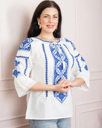 Ie traditionala alba cu motiv floral albastru Martina 01