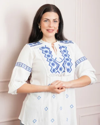 Bluza alba cu motiv floral albastru Miranda 01