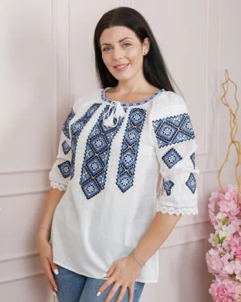 Ie traditionala alba cu motiv geometric albastru Sidonia