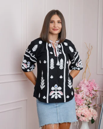 Bluza neagra cu motiv floral alb Estera 02
