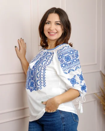 Ie traditionala alba cu motiv floral albastru Liliana 01