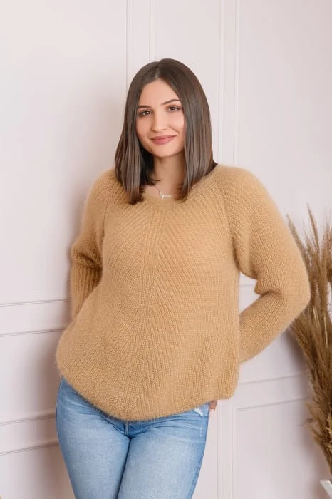 Pulover Bella pufos crem cu maneci raglan