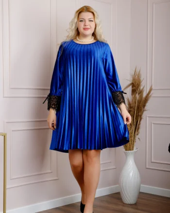 Rochie plisata plus size din catifea albastru regal Beatrice