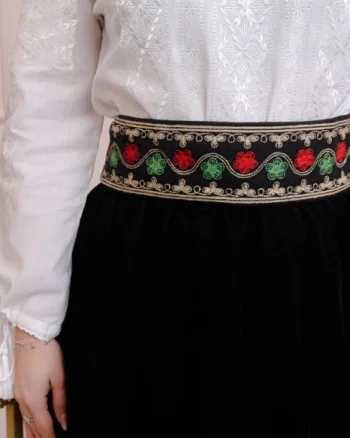 Brau traditional negru cu motiv floral multicolor Ioana
