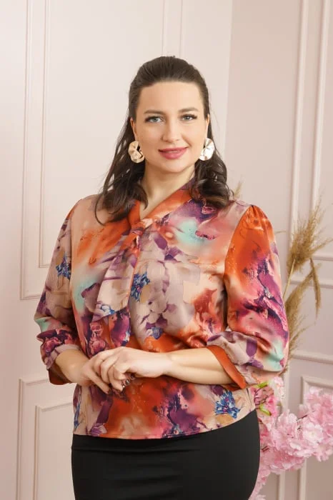 Bluza eleganta Isabelle cu imprimeu abstract caramiziu
