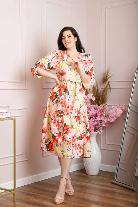 Rochie vaporoasa Emmeline cu volane si imprimeuri florale - Roz pastel