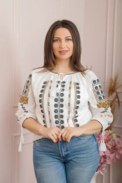 Ie traditionala alba cu motiv geometric multicolor Sandra