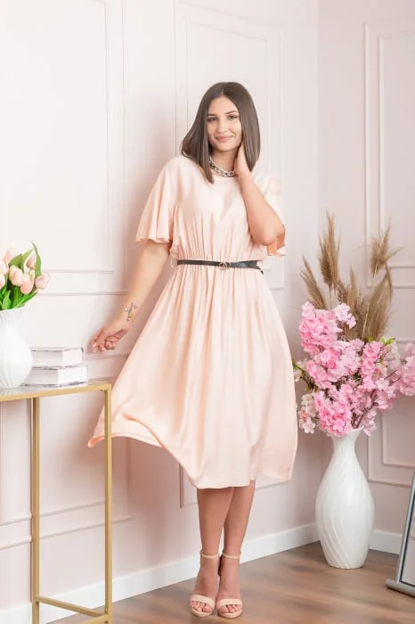 Rochie eleganta roz pastel Leona cu maneci fluture